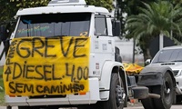 Brasil: camioneros mantienen paralizadas las rutas y petroleros se suman a la huelga