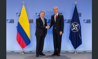 Santos firma oficialmente el acta de ingreso de Colombia a la OTAN